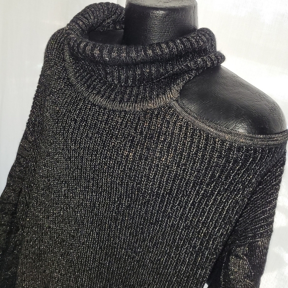 Torrid Lurex Cable Pullover Cold Shoulder Turtle Neck Black, Plus Size 4 - Picture 2 of 5
